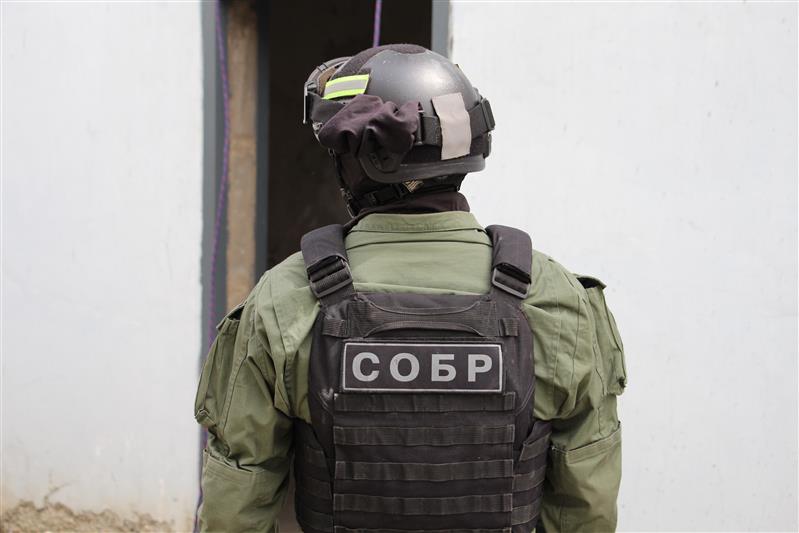 Бойцы СОБР «Булат» задержали 13 злоумышленников, угрожавших расправой предпринимателю