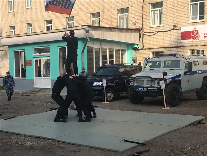 В Иванове сотрудники ОМОН  Росгвардии провели для детей день открытых дверей