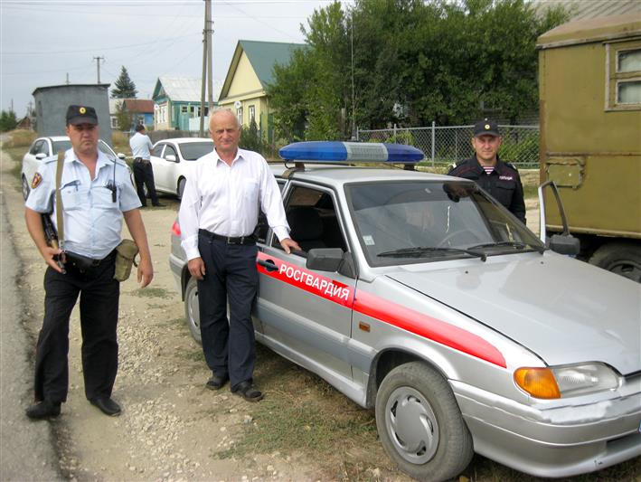 В Саратовской области супруги-пенсионеры выразили благодарность росгвардейцам за найденные и возвращенные документы и банковские карты 
