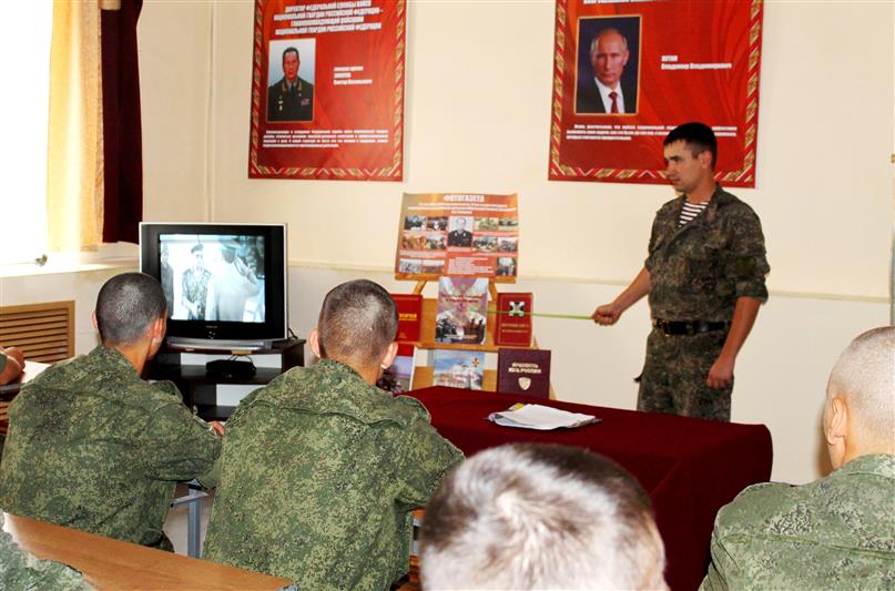 Военнослужащие Калачевского соединения Южного округа Росгвардии приняли участие в тематических занятиях, посвященных 70-летию Героя России генерал-полковника Анатолия Романова