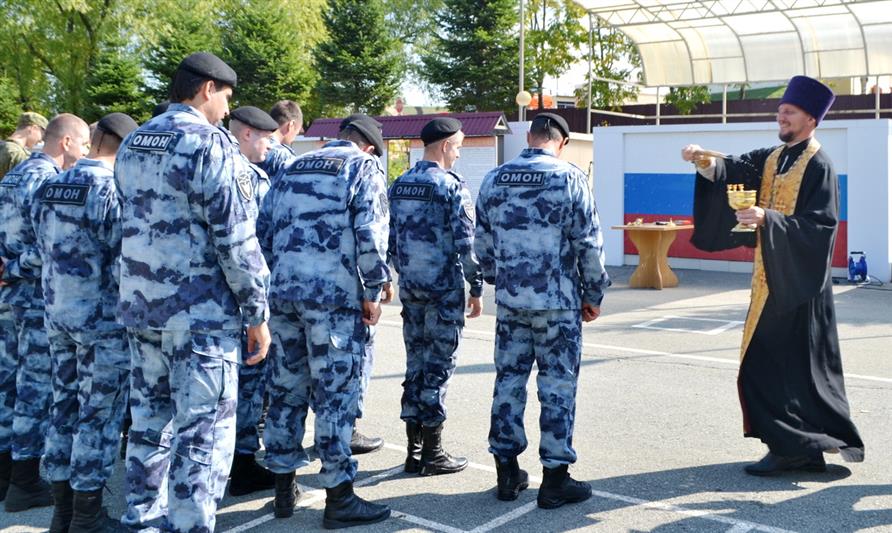Росгвардейцы Восточного округа приняли участие в молебнах о здравии Героя России генерал-полковника Анатолия Романова