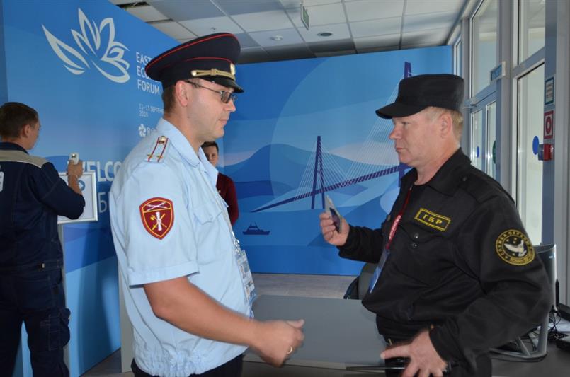 Росгвардия приняла участие в обеспечении правопорядка на Восточном экономическом форуме (фото)