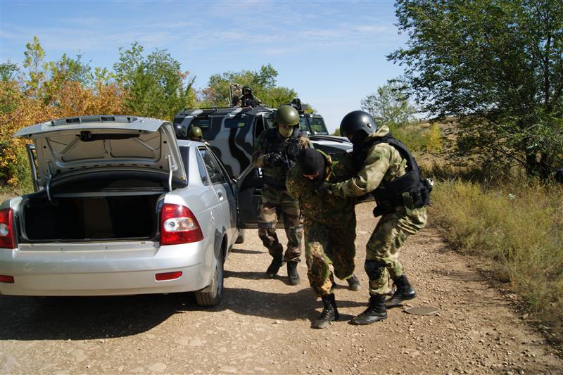 В Оренбуржье сотрудники Росгвардии приняли участие в комплексных тактико-строевых занятиях 