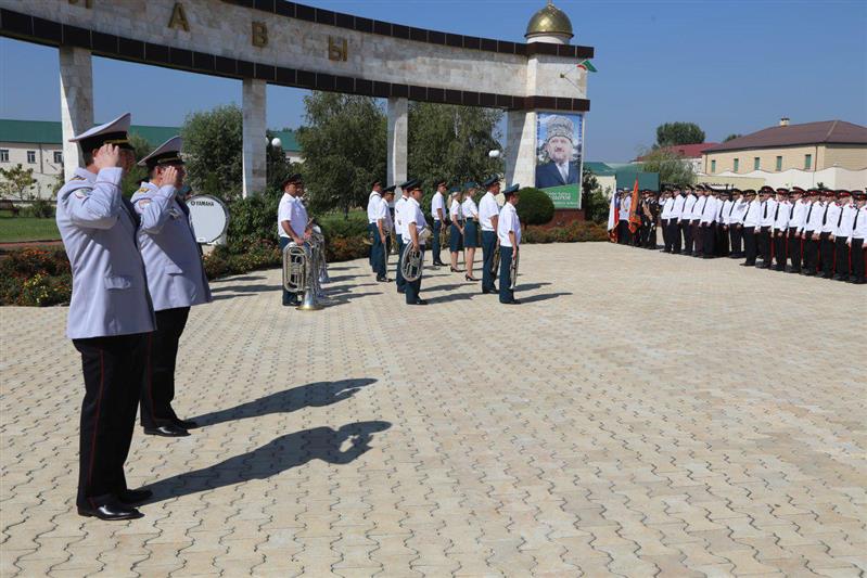 Оркестр грозненского соединения Росгвардии принял участие в чествовании новоиспеченных суворовцев