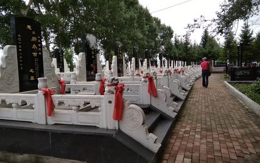 Ветераны-дальневосточники почтили память погибших советских воинов в Харбине