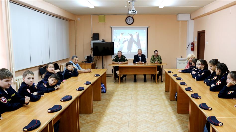 В Волгограде и Волжском прошли концерты ансамбля песни и пляски Южного округа Росгвардии в рамках акции «Пока сердца для чести живы…» 