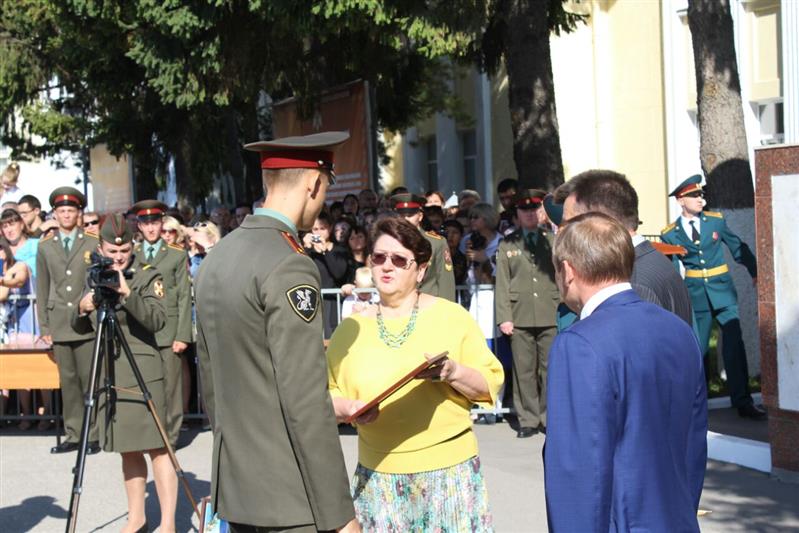 Лучшему курсанту Саратовского военного института Росгвардии вручена стипендия имени Героя России генерала Анатолия Романова (видео)