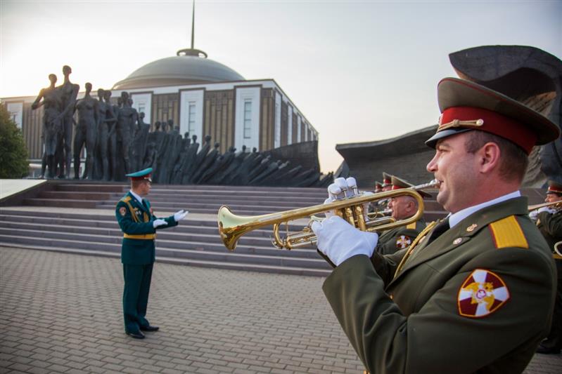 Военный оркестр Росгвардии дал старт акции «Помним. Надеемся. Живём» на Поклонной горе