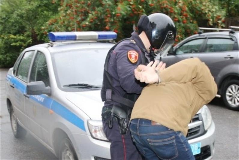 В Санкт-Петербурге росгвардейцы задержали подозреваемых в особо тяжком преступлении