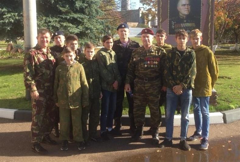 Воспитанники военно-патриотического клуба «Булат» поздравили сотрудников уфимского СОБР с профессиональным праздником