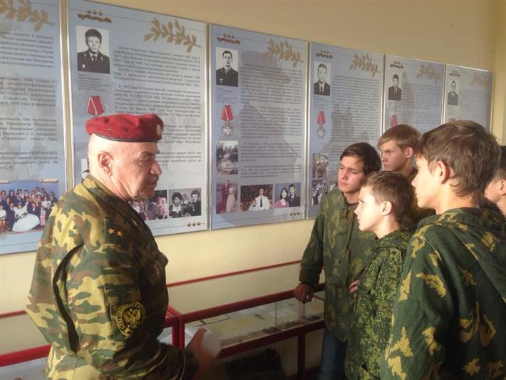 Воспитанники военно-патриотического клуба «Булат» поздравили сотрудников уфимского СОБР с профессиональным праздником