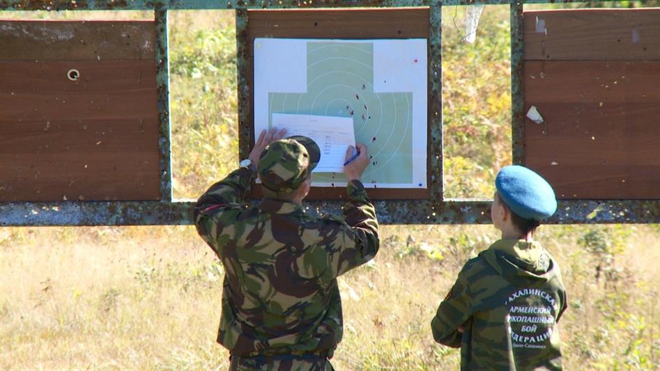 Росгвардейцы Восточного округа провели для южно-сахалинских школьников и юнармейцев военно-патриотическую игру «Родине служить почётно!»