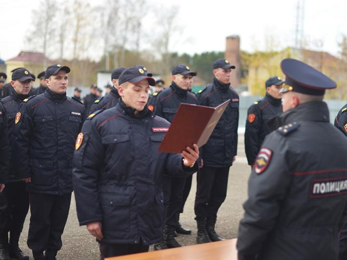 В преддверии Дня вневедомственной охраны томские росгвардейцы приняли присягу