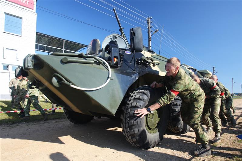 Президент федерации силового многоборья встретился с военнослужащими Центрального округа Росгвардии 