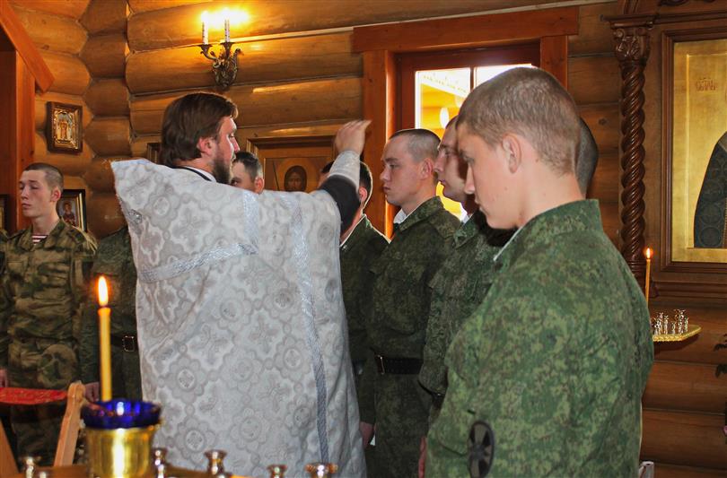 Военнослужащие богородской бригады Росгвардии приняли таинство крещения