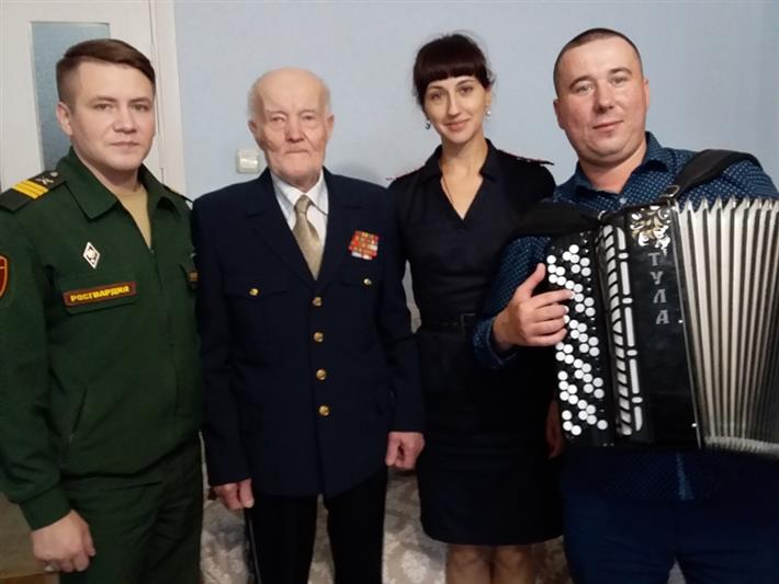 В городах Уральского федерального округа проведена акция «Вальс нашей молодости»