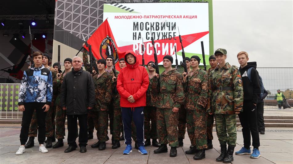 Военнослужащие Центрального округа Росгвардии приняли участие в молодежно-патриотической акции «Москвичи на службе России. Звездный призыв» (фото)