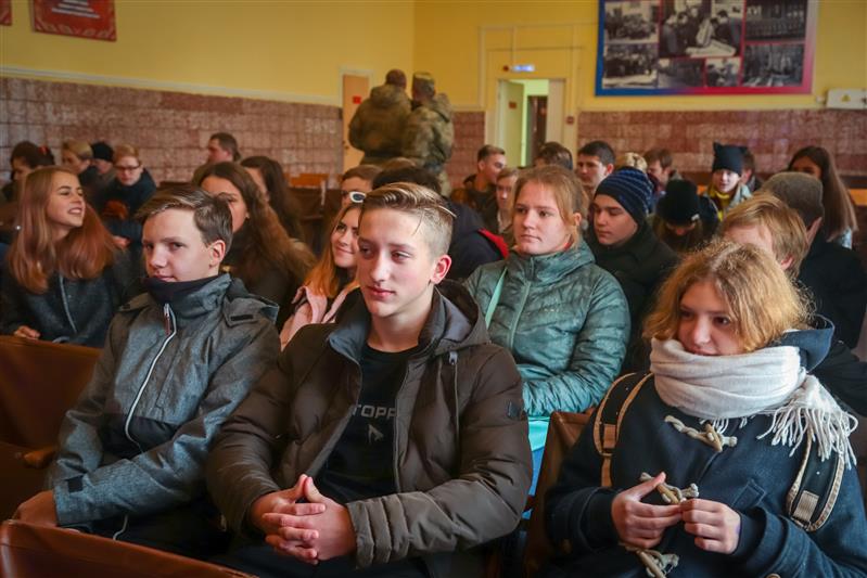Петербургские школьники побывали в гостях у Росгвардии