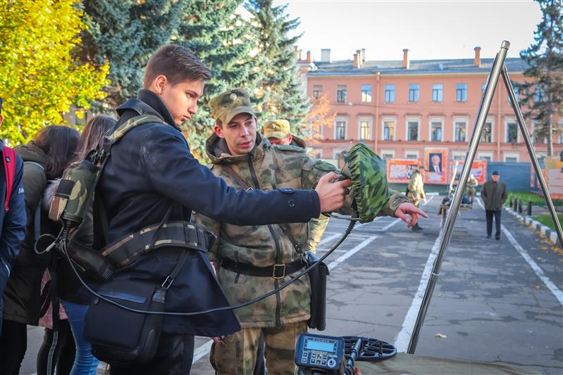 Петербургские школьники побывали в гостях у Росгвардии