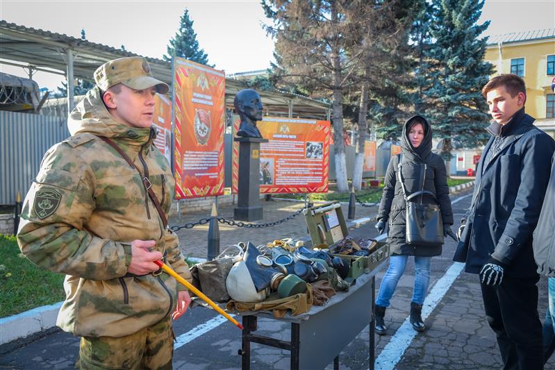 Петербургские школьники побывали в гостях у Росгвардии