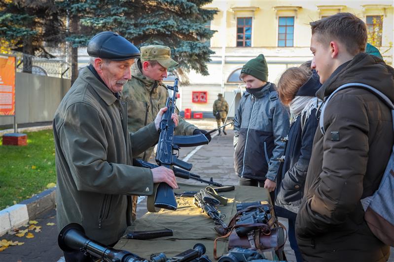 Петербургские школьники побывали в гостях у Росгвардии