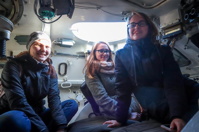 Петербургские школьники побывали в гостях у Росгвардии