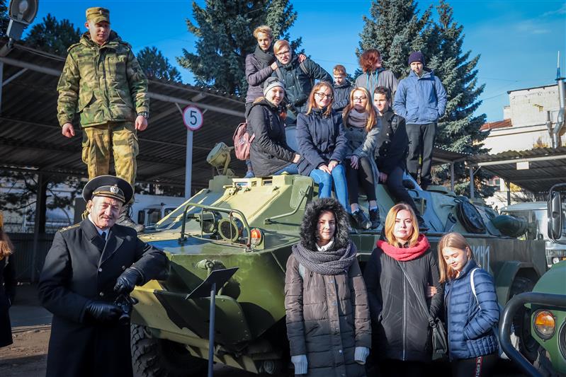 Петербургские школьники побывали в гостях у Росгвардии