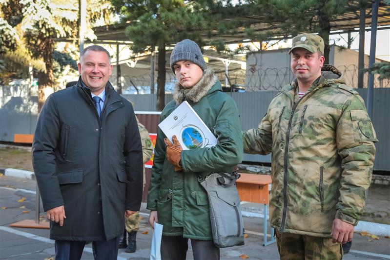 Петербургские школьники побывали в гостях у Росгвардии