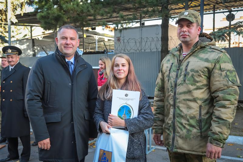 Петербургские школьники побывали в гостях у Росгвардии