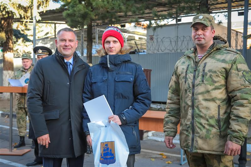 Петербургские школьники побывали в гостях у Росгвардии