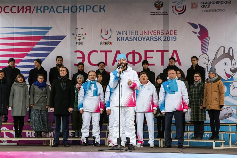 В Санкт-Петербурге сотрудники и военнослужащие Росгвардии выступили хранителями Огня эстафеты, посвящённой Всемирной Универсиаде-2019