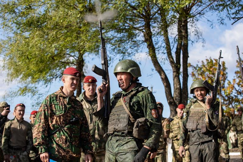 В строю краповых беретов прибыло