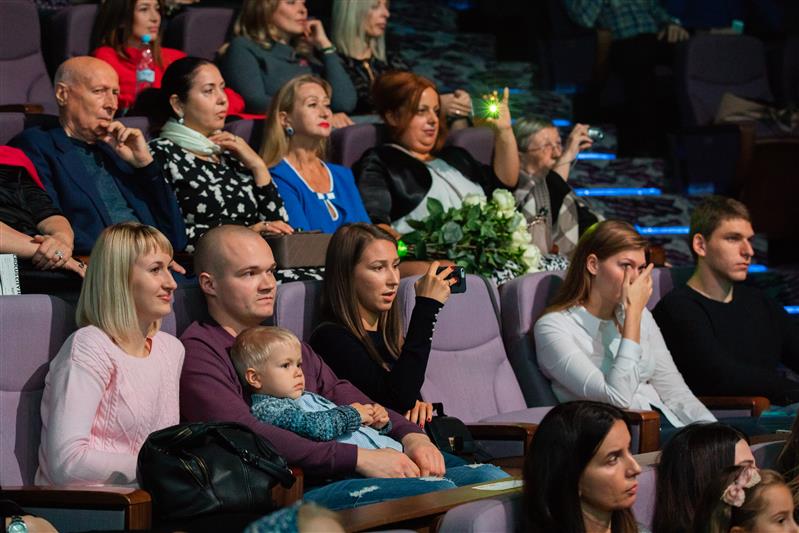 В Москве на сцене Международного выставочного центра «Крокус Экспо» состоялся концерт образцово-показательного оркестра Росгвардии и финалиста конкурса «Голос» (фото, видео)