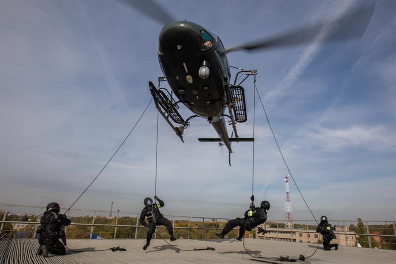 В АВИАЦИОННОМ ОТРЯДЕ СПЕЦИАЛЬНОГО НАЗНАЧЕНИЯ РОСГВАРДИИ «ЯСТРЕБ» ПРОВЕЛИ ДЕНЬ ОТКРЫТЫХ ДВЕРЕЙ