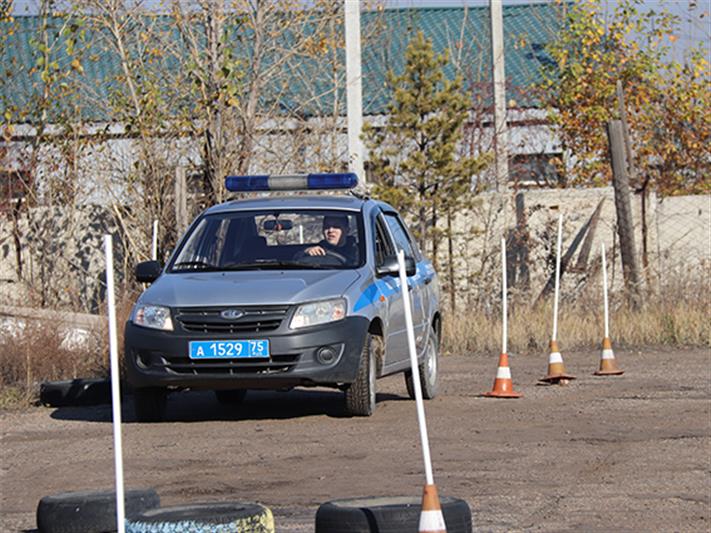 В преддверии Дня вневедомственной охраны в Чите состоялся смотр-конкурс групп задержания Росгвардии (видео)
