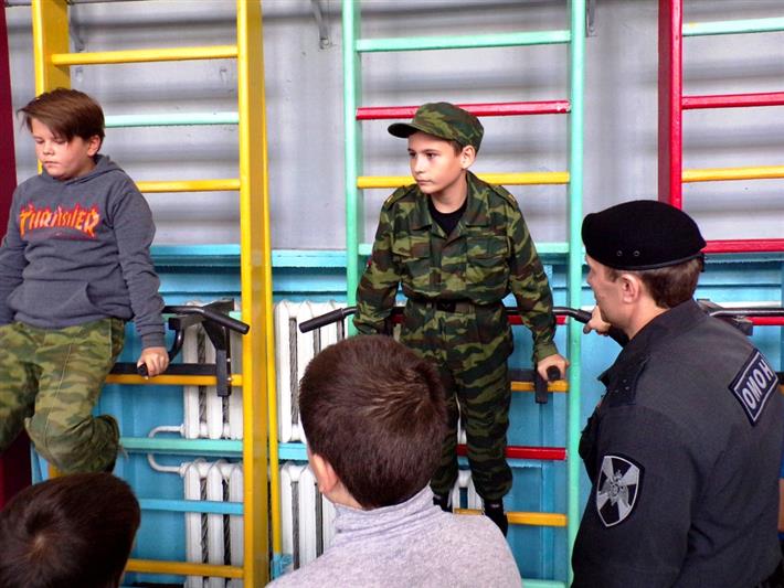 В Кургане росгвардейцы организовали кадетскую «Зарницу»