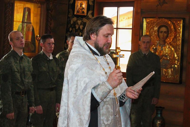 Военнослужащие богородской бригады Росгвардии приняли таинство крещения