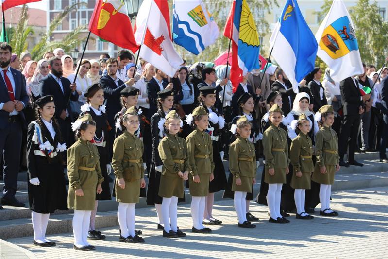 В Грозном официально стартовала первая ежегодная военно-патриотическая  межрегиональная игра «Зарница» (фото)