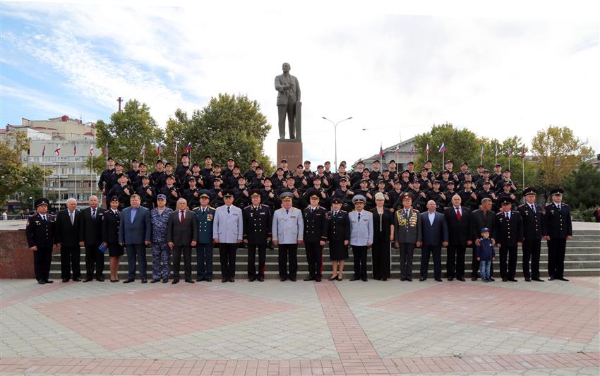 В Крыму сотрудники Росгвардии приняли участие в церемонии принятия присяги курсантами филиала ведомственного ВУЗа МВД России