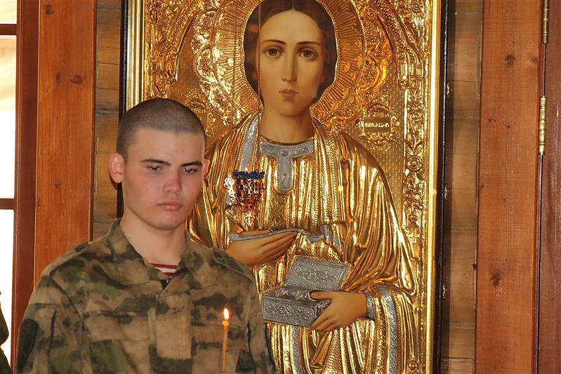 Военнослужащие богородской бригады Росгвардии приняли таинство крещения