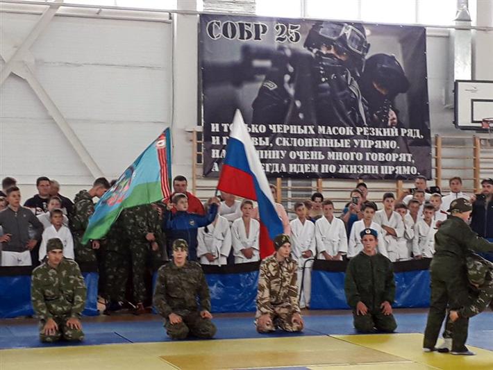 Сотрудники СОБР отметили 25-летний юбилей отряда спортивным праздником 