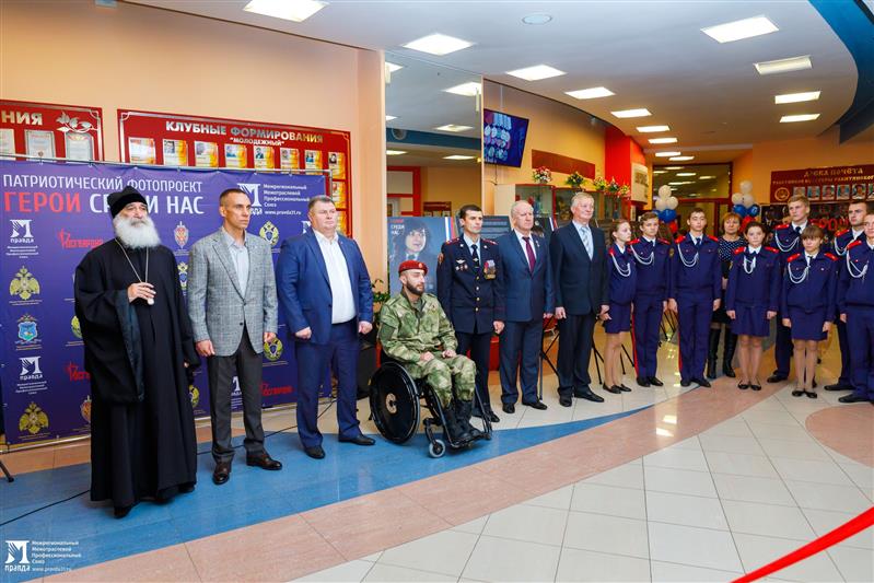 Фотовыставка Росгвардии «Герои среди нас» проводится в образовательных учреждениях Белгородской области