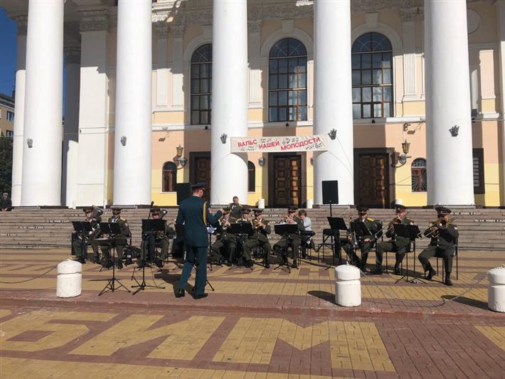 В Центральном округе Росгвардии состоялась всероссийская акция «Вальс нашей молодости» 
