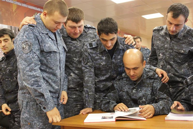 В Управлении Росгвардии по Карачаево-Черкесской Республике состоялась презентация книг о выдающихся военачальниках