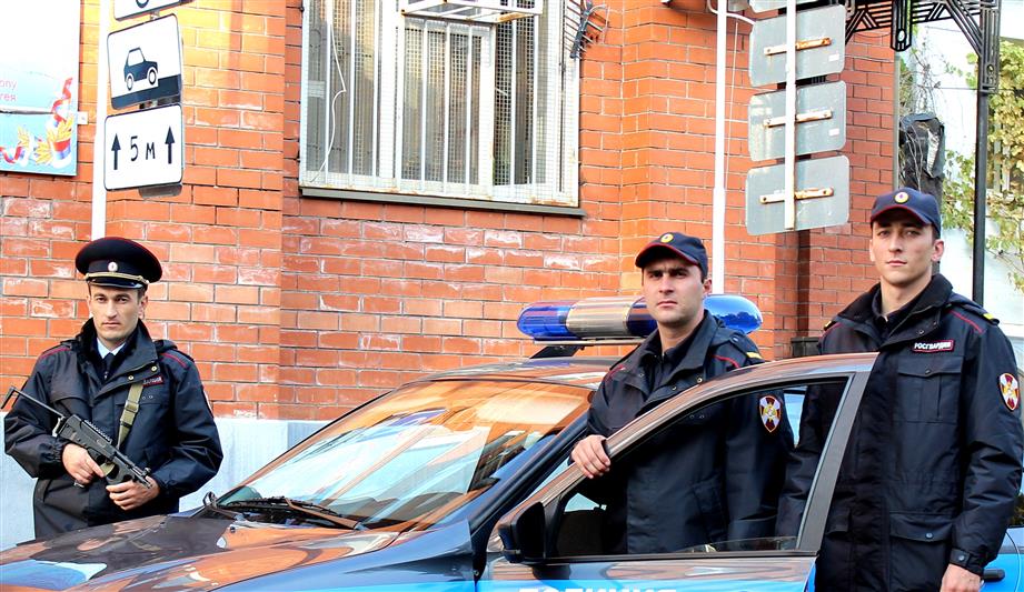 Сотрудники Росгвардии в трёх субъектах Южного федерального округа задержали грабителей и помогли  воссоединиться с семьёй гражданке, пострадавшей от несчастного случая