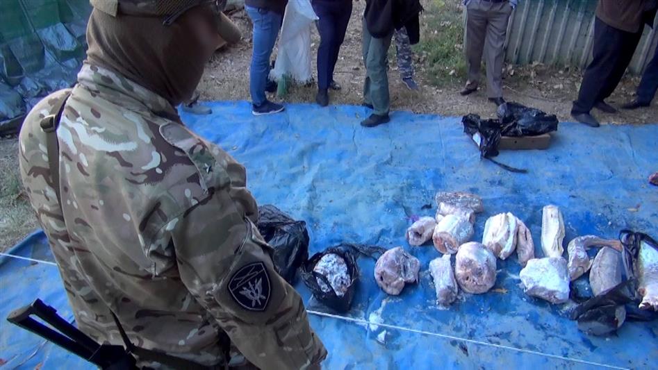 В Астрахани сотрудники СОБР и полиции задержали подозреваемых в незаконной добыче осетра