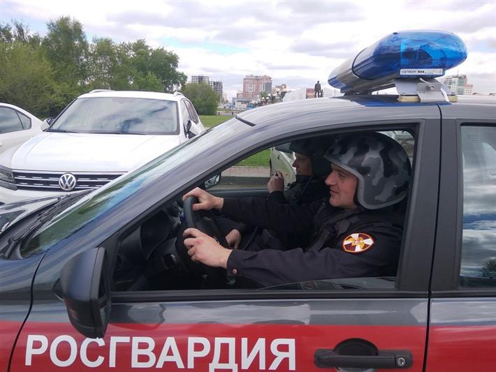 Уральские росгвардейцы задержали подозреваемых в кражах и передали полиции нетрезвого водителя