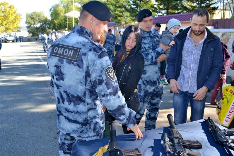 День открытых дверей, выставка вооружения, плац-концерт и торжественные митинги – в Приморье отметили день создания ОМОН 