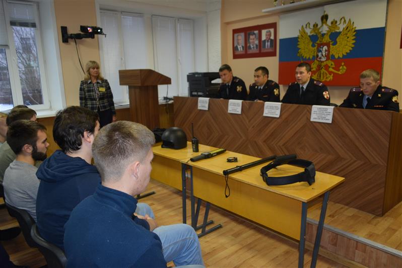 Вневедомственная охрана Республики Коми совместно с общественной приемной главы региона провела «прямую линию» для сыктывкарских студентов