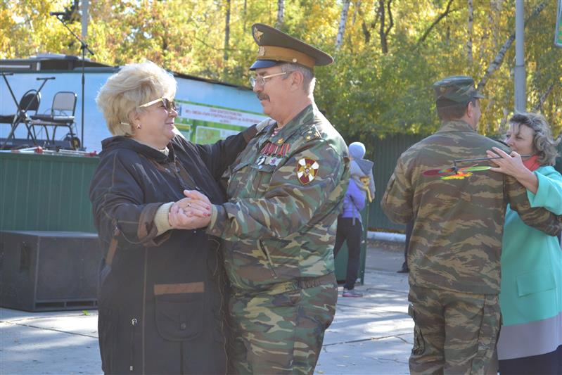 В рамках всероссийской акции «Вальс нашей молодости» росгвардейцы провели праздничный концерт  для жителей и гостей города Омска